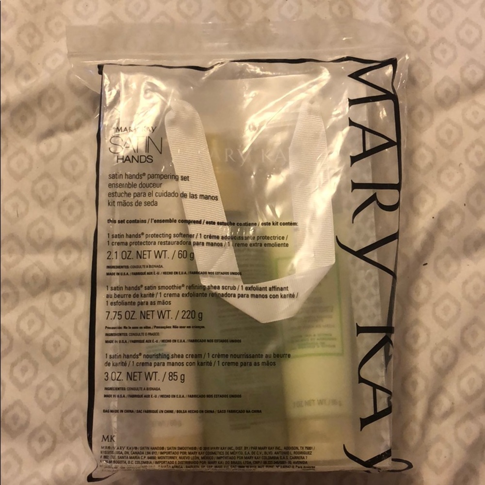 Mary Kay Satin Hands Set